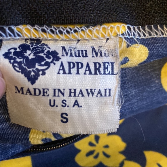 Vintage Navy Blue and Yellow Traditional  Hawaiian Dress - Picture 7 of 7